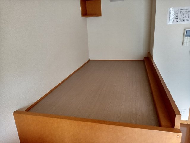 レオパレスＥＰ３の寝室|ベッドの下は大型収納