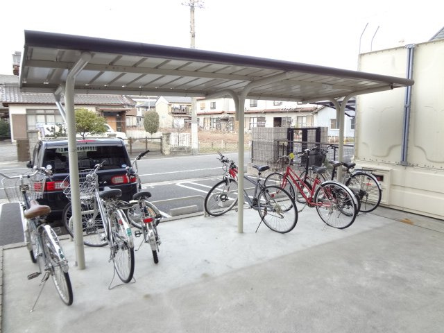 レオパレスグリーン一宮のその他|屋根付き駐輪場