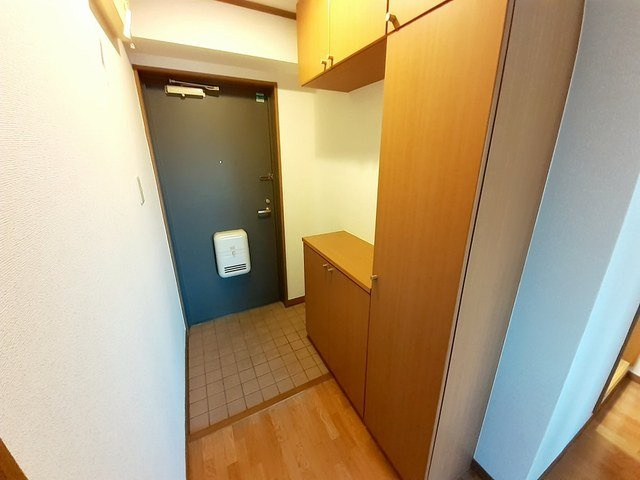 シャルマン篠木の玄関