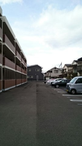 トーラスの駐車場