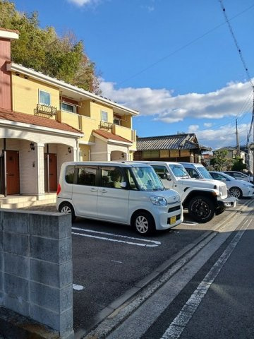 ティアモ・ローザの駐車場