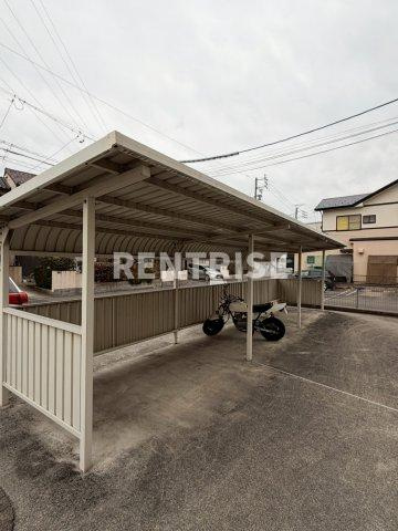 メゾンエルメスの駐車場