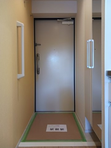 ヴィルヌーヴ　宇津木の玄関