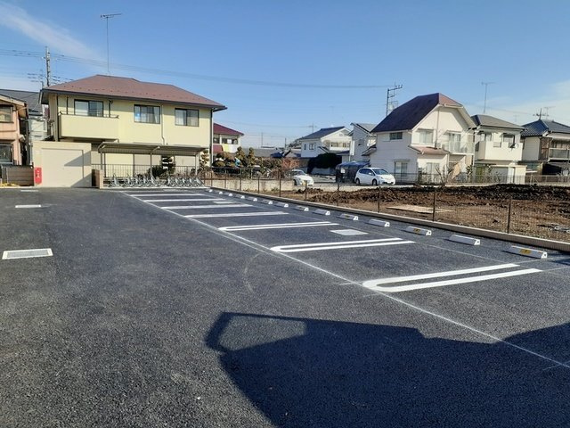 ネオの駐車場