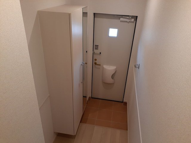ネオの玄関