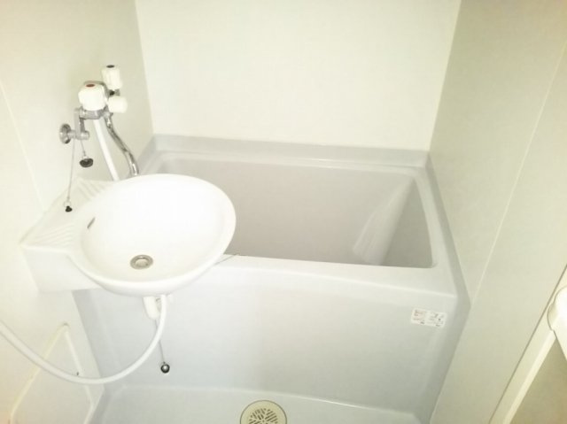 レオパレスクエスタの浴室|バス・トイレ別です。