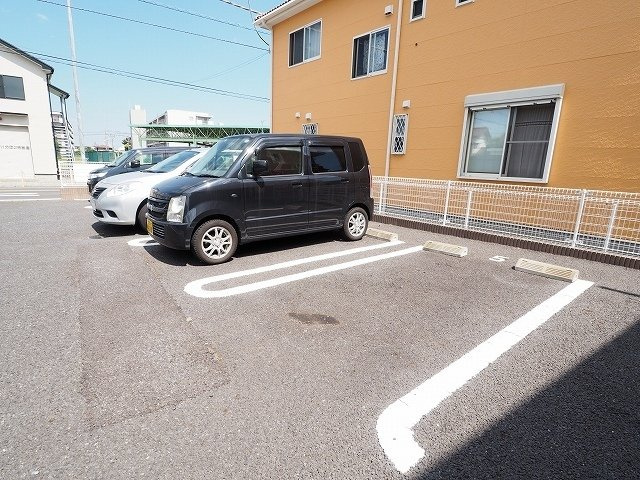 サラソウジュの駐車場