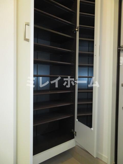 リエゾン池上の玄関|同建物内、別のお部屋の参考写真になります。
