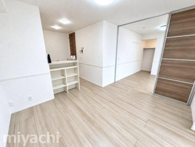 クレスト八万の居間・リビング