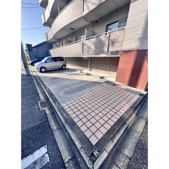 【駐車場】 | フローラルガーデン