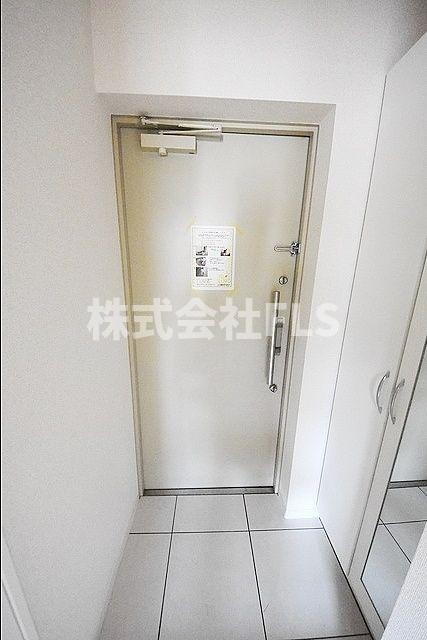 中央区日本橋浜町３丁目の賃貸マンションの玄関
