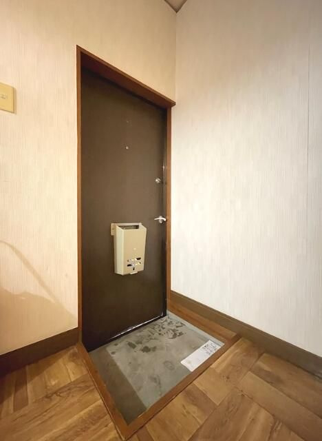 ルポーゼサカイの玄関