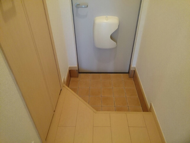 リープライツの玄関