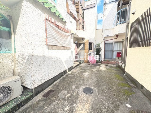 塚口町5丁目戸建のエントランス