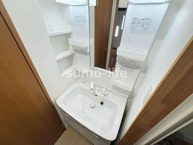塚口町5丁目戸建の洗面所
