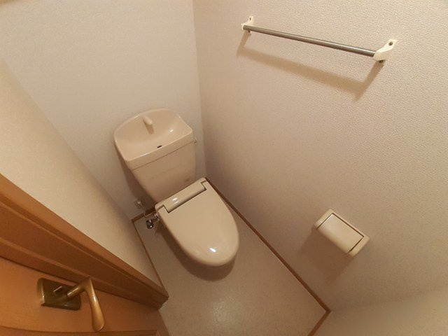 レジデンスさくら台Ｂのトイレ|落ち着いた色調のトイレです