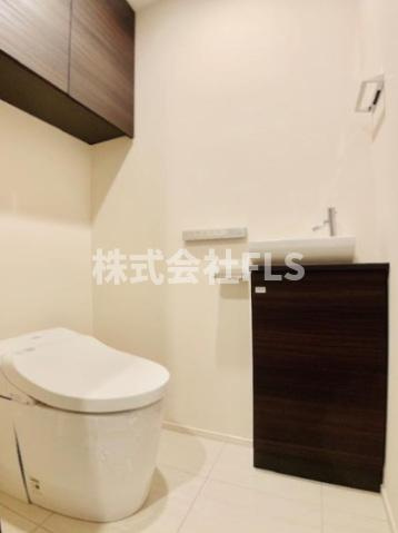 中央区新川２丁目の賃貸マンションのトイレ