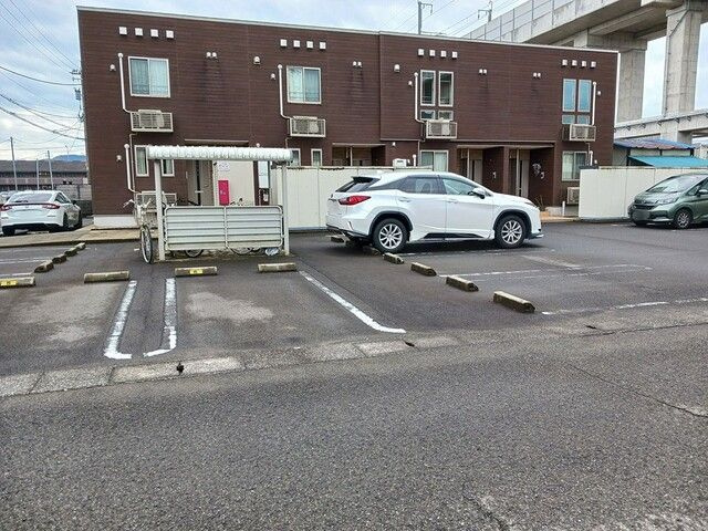 サクラ　ガーデンの駐車場