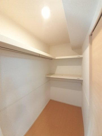 ブラウン窓香の収納