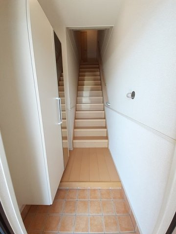 ブラウン窓香の玄関