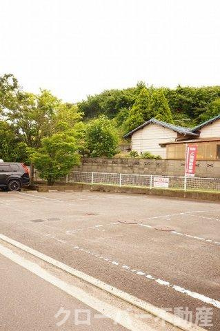 フローラ・国分寺Ｂの駐車場