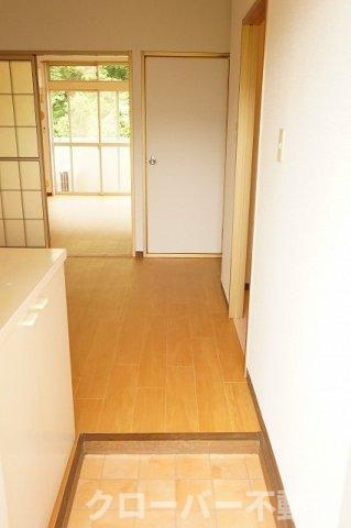 フローラ・国分寺Ｂの玄関