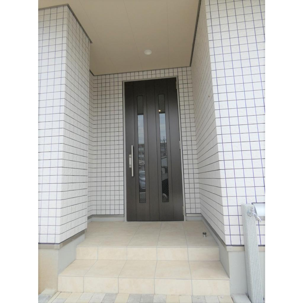 ウィスタリアのエントランス|ゆとりのあるエントランスです