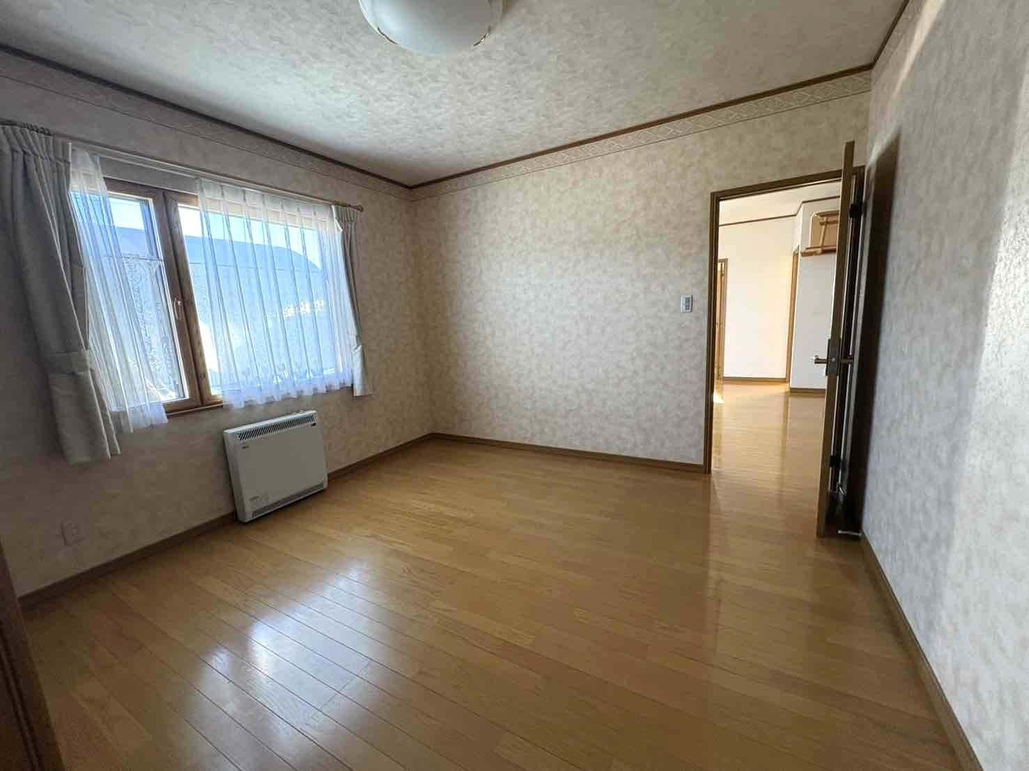 北見市大正127番28　中古売家の洋室|８帖洋室