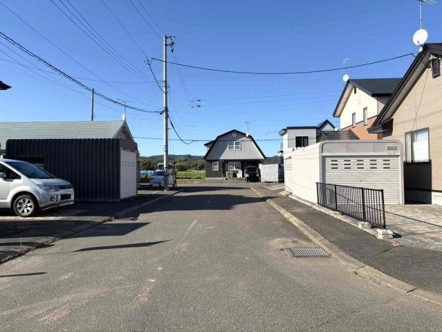 北見市大正127番28　中古売家の前面道路含む現地写真|西側前面道路