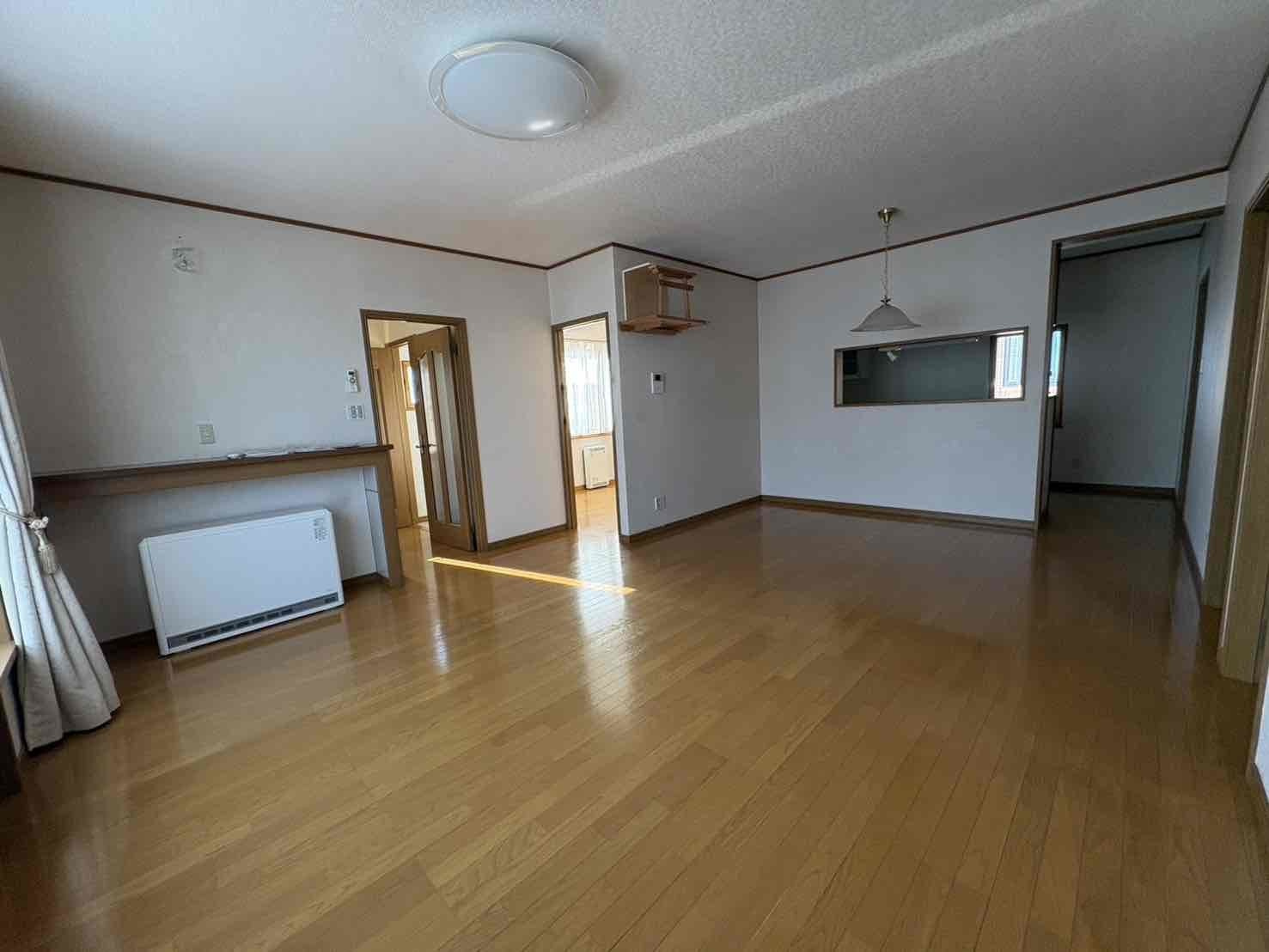 北見市大正127番28　中古売家の居間・リビング