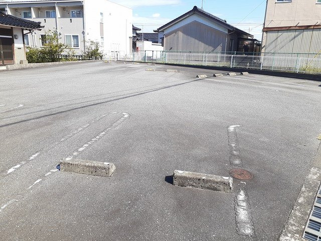グッデェィズ　Ⅱの駐車場