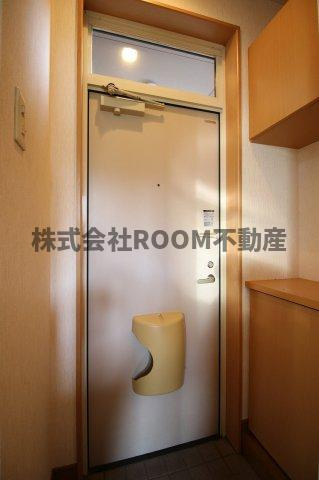 コーポアンジェラスⅢの玄関|収納もある玄関です
