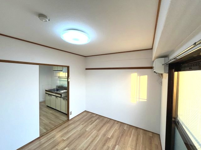ヴィラ大日町の洋室