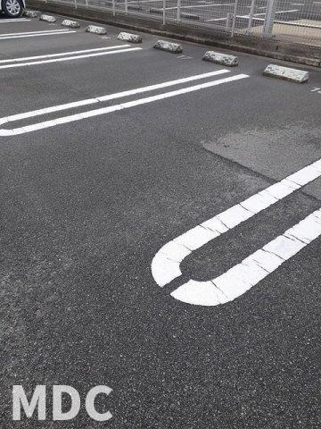 コンフォール矢三　Ｃの駐車場