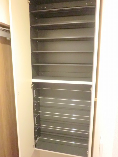リベルテ中目黒の玄関|★シューズＢＯＸ★