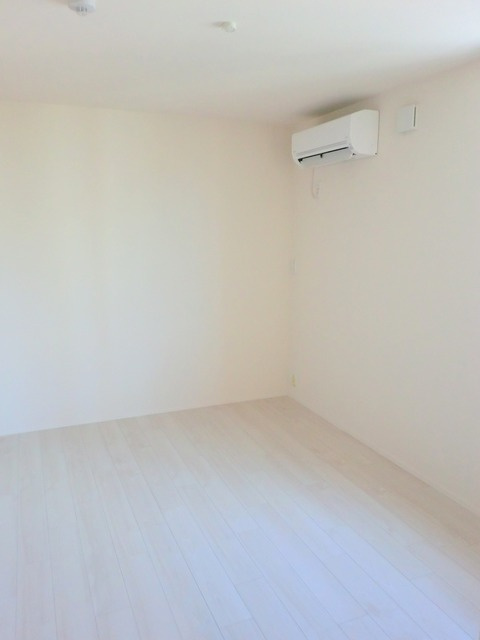 リベルテ中目黒の子供部屋|★キレイなフローリングの角部屋です★