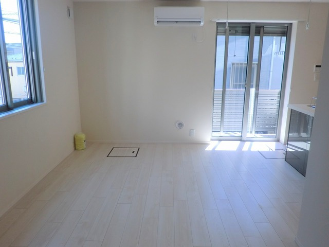 リベルテ中目黒の居間・リビング|★キレイなフローリングの角部屋です★