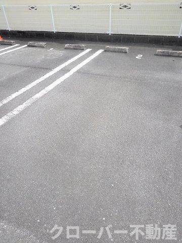 メゾン　ド　プロバンス　Ａの駐車場