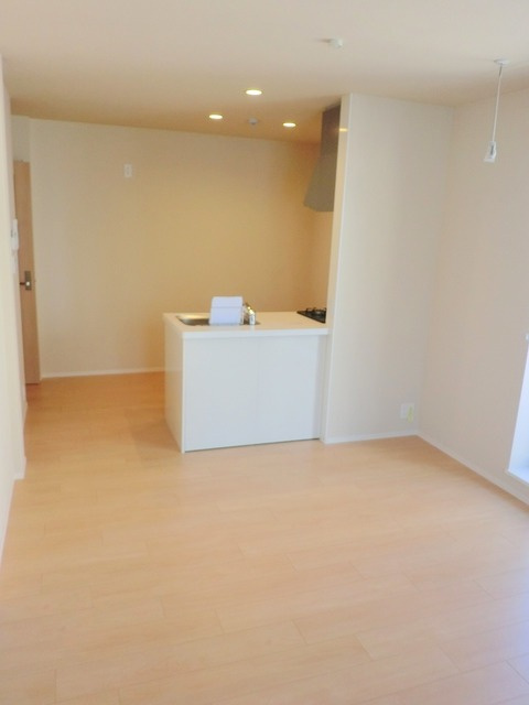 リベルテ中目黒の居間・リビング|★キレイなフローリングの角部屋です★