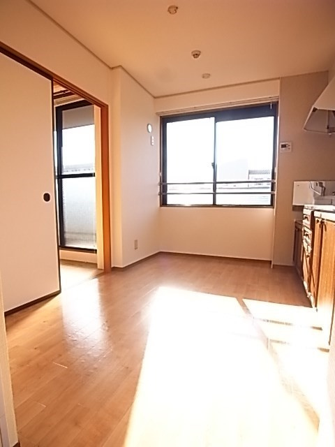 ノイエステ瓦屋の居間・リビング