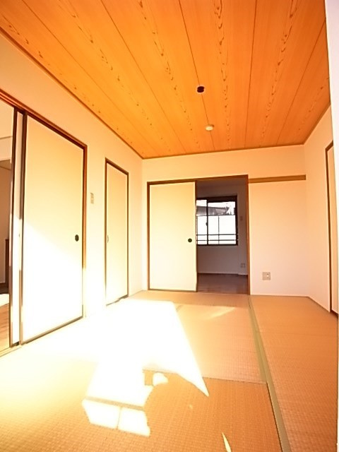 ノイエステ瓦屋