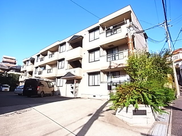 ノイエステ瓦屋の外観