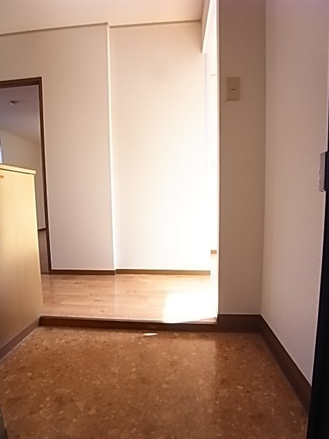 ノイエステ瓦屋の玄関