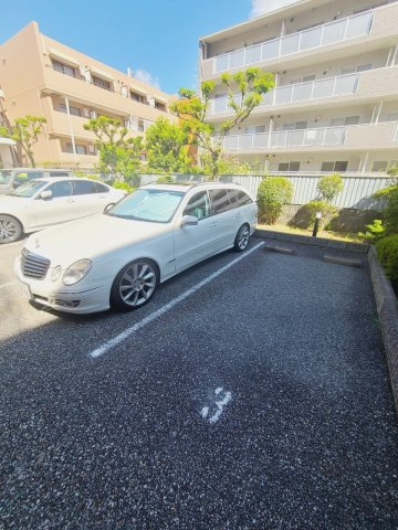 サンシャイン西宮の駐車場