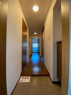 フローラ甲南山手の玄関
