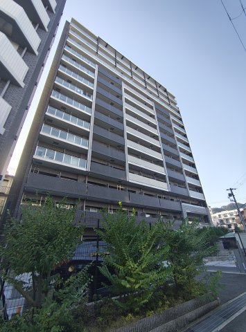 プレサンス三宮東フィールの外観