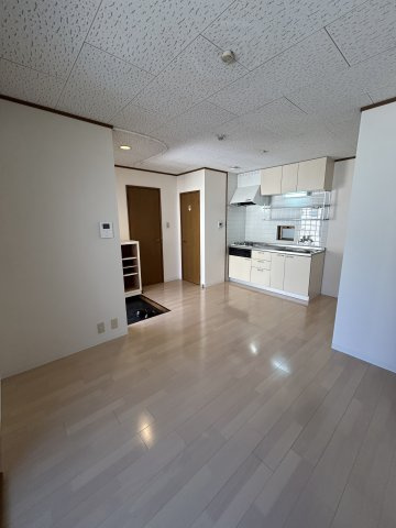 ベルトゥリー板宿　EASTの居間・リビング