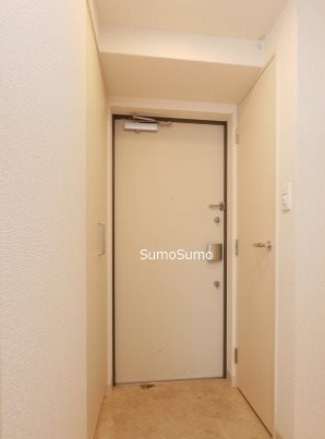 エステムプラザ難波WESTリバークロスの玄関