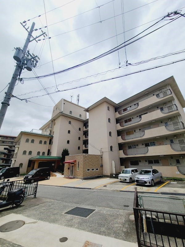 東朋第一マンションの外観