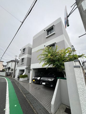 ロイヤル甲東園（上大市2丁目）の外観
